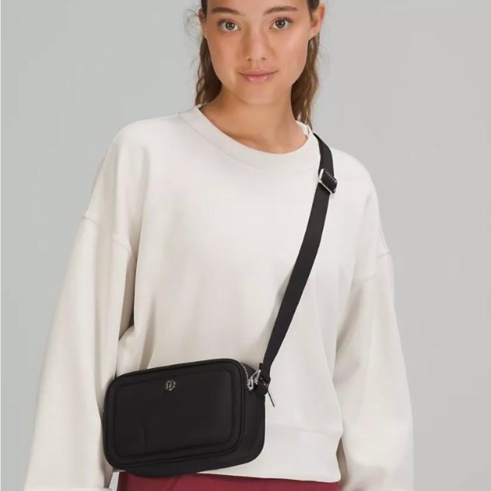 Lululemon black camera crossbody bag